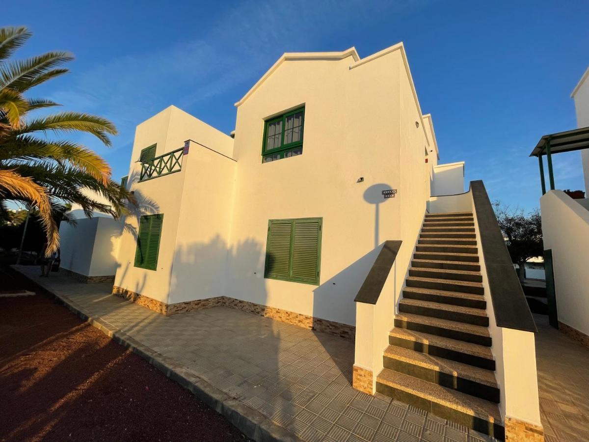 Izaro Apartamento Atico De Lujo Cerca De Playa Dorada Playa Blanca  Exterior photo