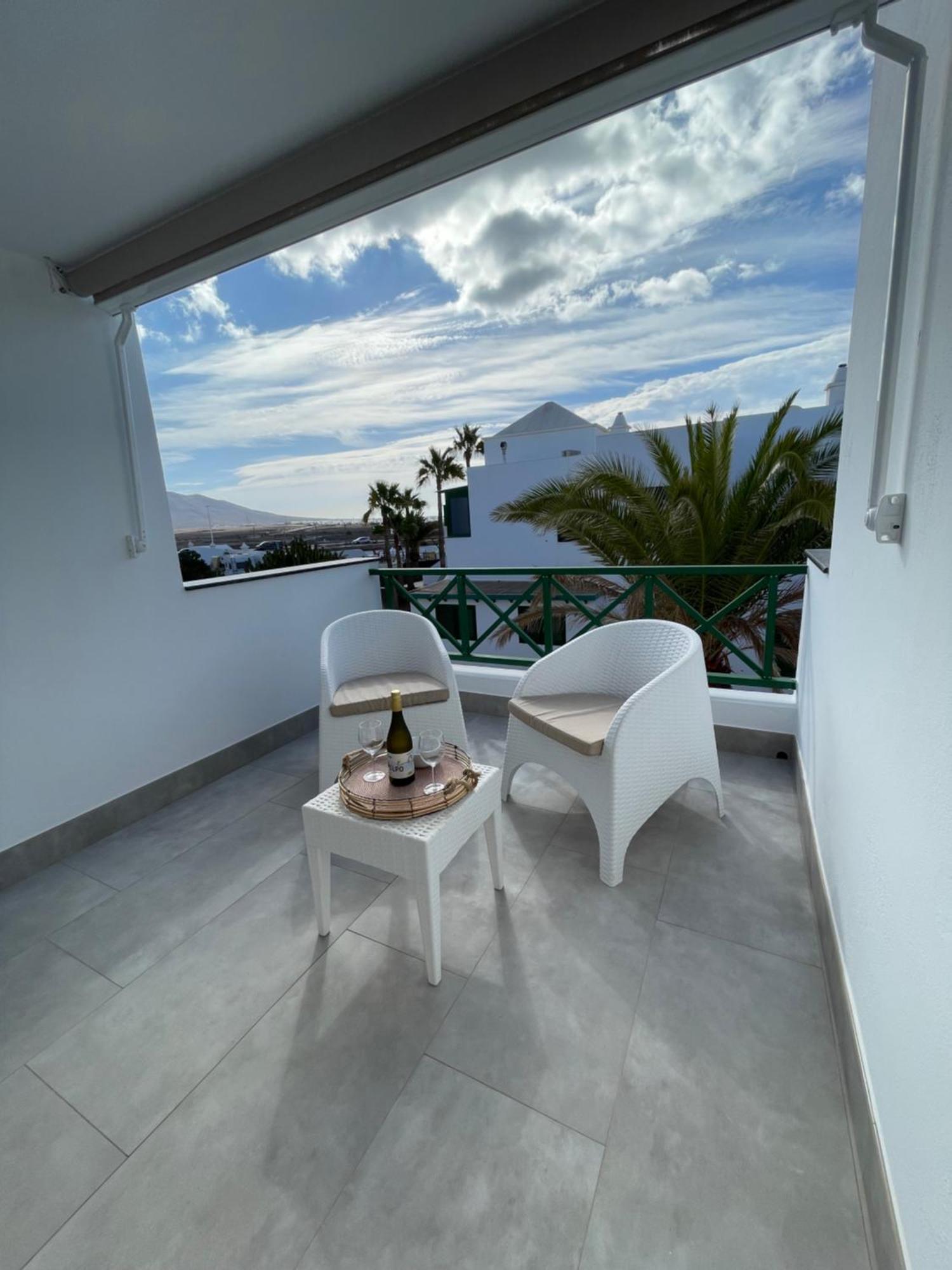 Izaro Apartamento Atico De Lujo Cerca De Playa Dorada Playa Blanca  Exterior photo