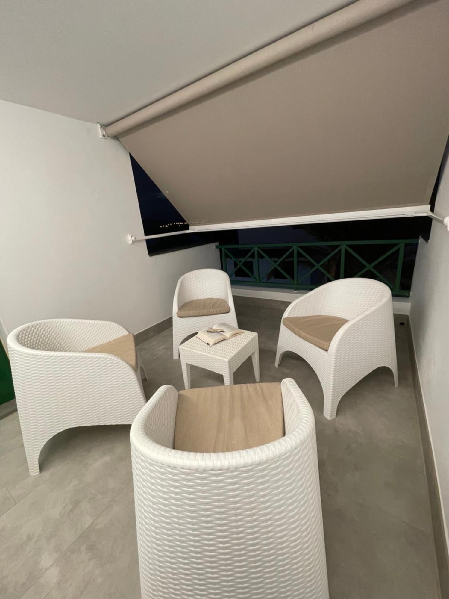 Izaro Apartamento Atico De Lujo Cerca De Playa Dorada Playa Blanca  Exterior photo